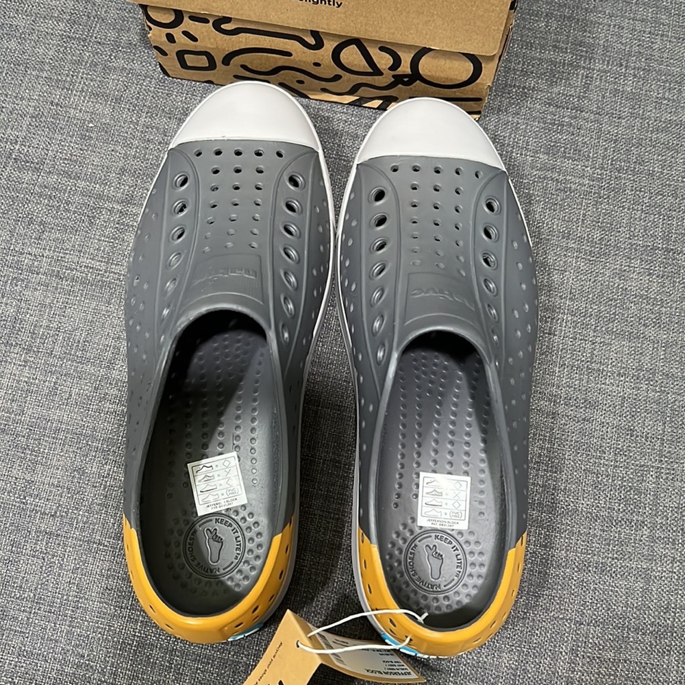 *New* Native Shoes - Picture 6 of 7